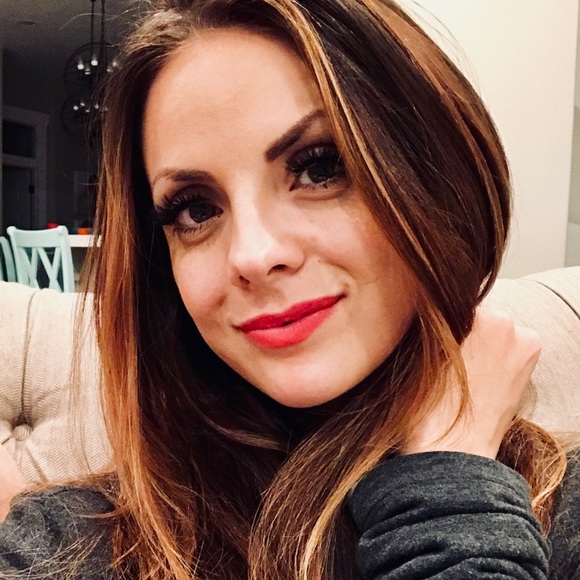 Meet your Posher, Kim - Picture 2 of 2